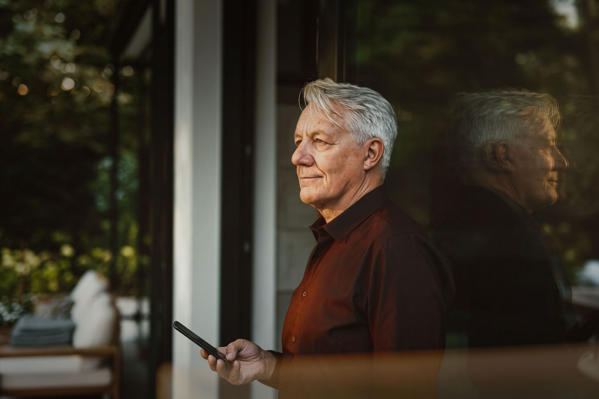 Una coppia intenta a conversare