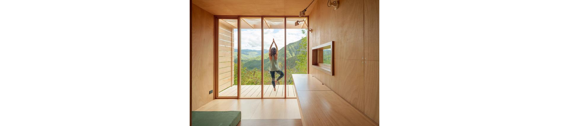 Die Terrasse lädt zur morgendlichen Yoga-Session ein.