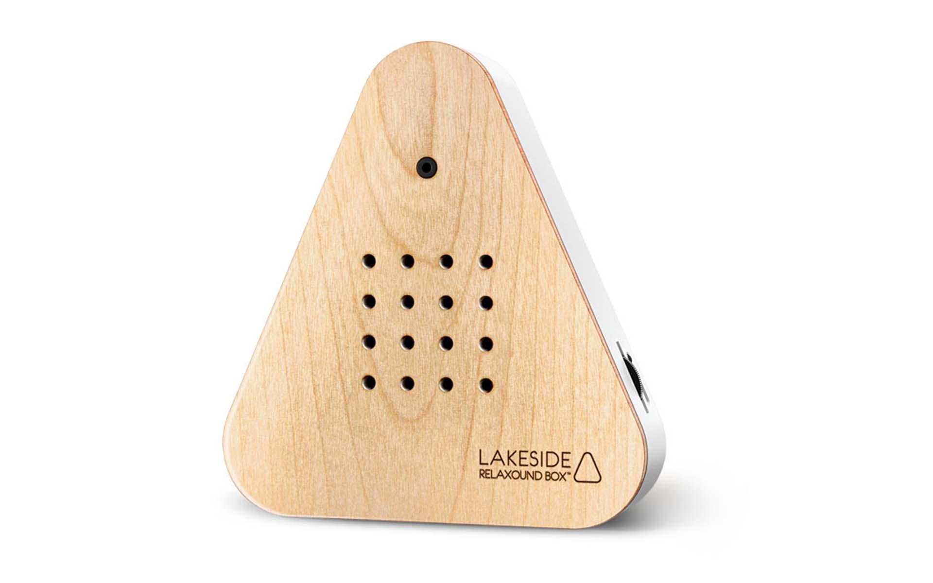 Immaginate un idilliaco lago nel bosco: lo sciabordio dell'acqua, il cinguettio degli uccelli... rilassante, vero? Con la «Lakesidebox» potete portare questi piacevoli suoni a casa vostra. Foto: Relaxound