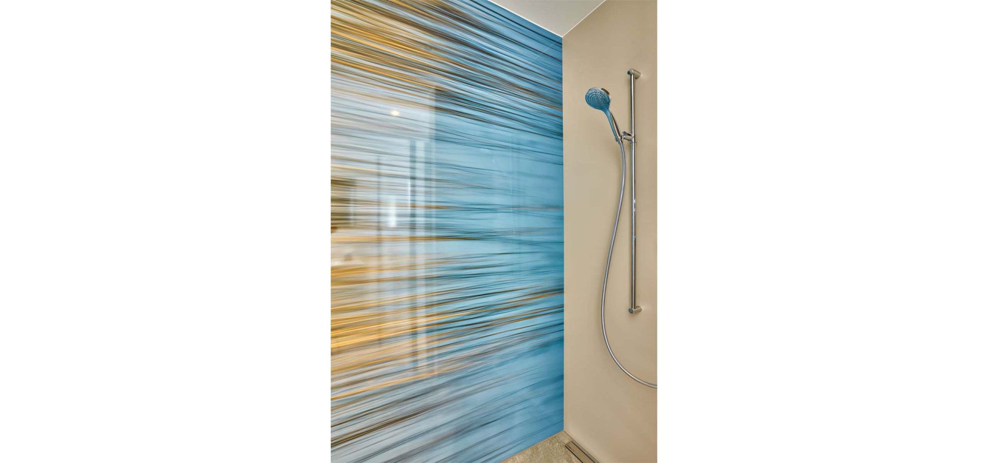 HPL Compact Plus è indeformabile e contiene un inserto in alluminio che impedisce all'umidità di penetrare da entrambi i lati. Foto: Patrick Zemp